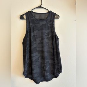 Lululemon Camo printed sculpt tank